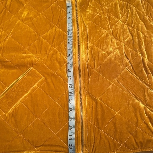 Avec LES FILLES Quilted Velvet Zip Jacket In Mustard - Picture 8 of 15